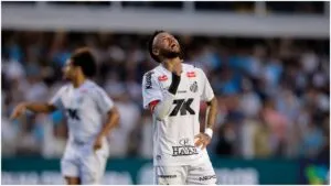 Neymar rompe en llanto tras el triunfo agónico que mantiene con vida al Santos del descenso