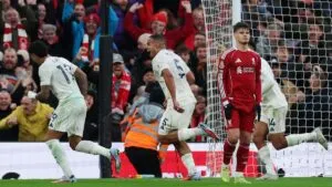 El Nottingham sorprende y golea a un Liverpool en crisis