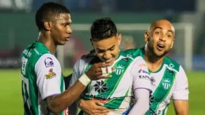Óscar Santis podría dejar Antigua GFC para disputar la Copa Sudamericana