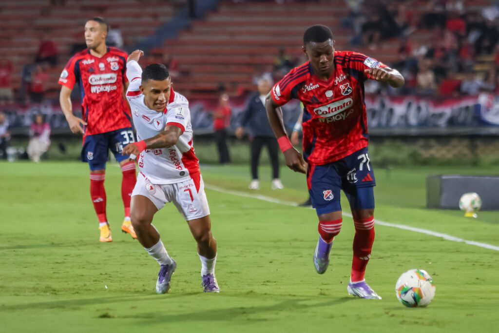 Partido entre Medellín y America. - Vizzor Image.