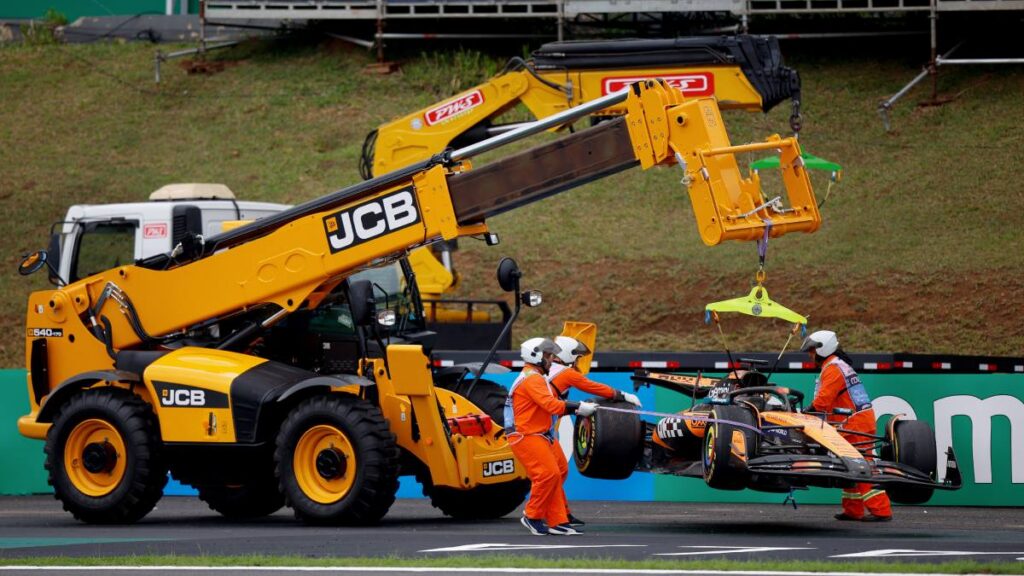Oscar Piastri perdió el control de su monoplaza y se estrelló contra la barrera de protección en la zona conocida como la 'S' de Senna.