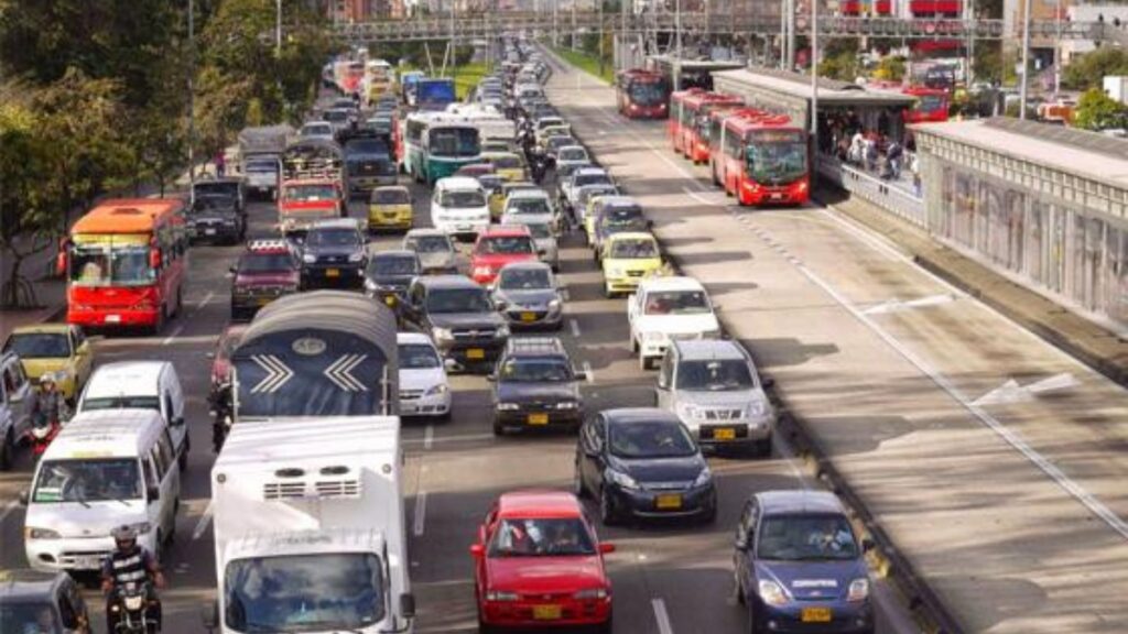 Pico y Placa en Bogotá, una de las ciudades con tráfico más pesado de Sudamérica.