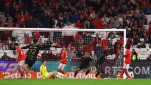 Un despiste de Richard Ríos condena al Benfica ante el Casa Pia