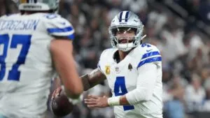 Prescott luce en victoria de Cowboys ante Raiders con cuatro pases de touchdown