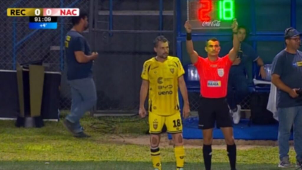 Presidente de equipo entra a jugar | @TigoSportsPY