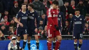 ¡El PSV da la sorpresa y golea al Liverpool en Anfield!