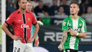 Antony vive una noche de inspiración con el Betis y barre al Mallorca