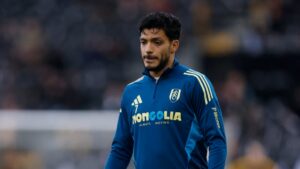 ¡Sí, señor! La afición del Wolverhampton ovaciona a Raúl Jiménez en el Craven Cottage