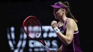 Rybakina, primera semifinalista de las WTA Finals 2025; Sabalenka gana y se acerca a la siguiente ronda