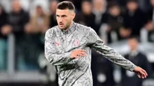 Santiago Gimenez, fuera tres semanas: volvería en el derbi ante el Inter de Milán