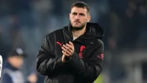 Santiago Gimenez se someterá a cirugía, confirma Allegri