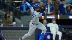 Teoscar Hernández agradece la confianza de Dodgers y celebra el bicampeonato