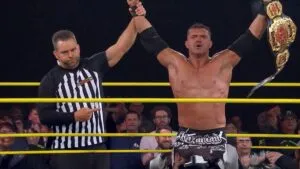 Kazarian aprovecha el caos y se lleva el título mundial de TNA tras ataque a Santana