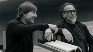 Tom Cruise felicita a Alejandro González Iñárritu por los 25 años de Amores Perros