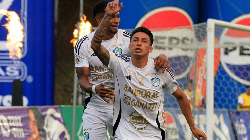 Lynner García celebra su gol. (Comunicaciones X)