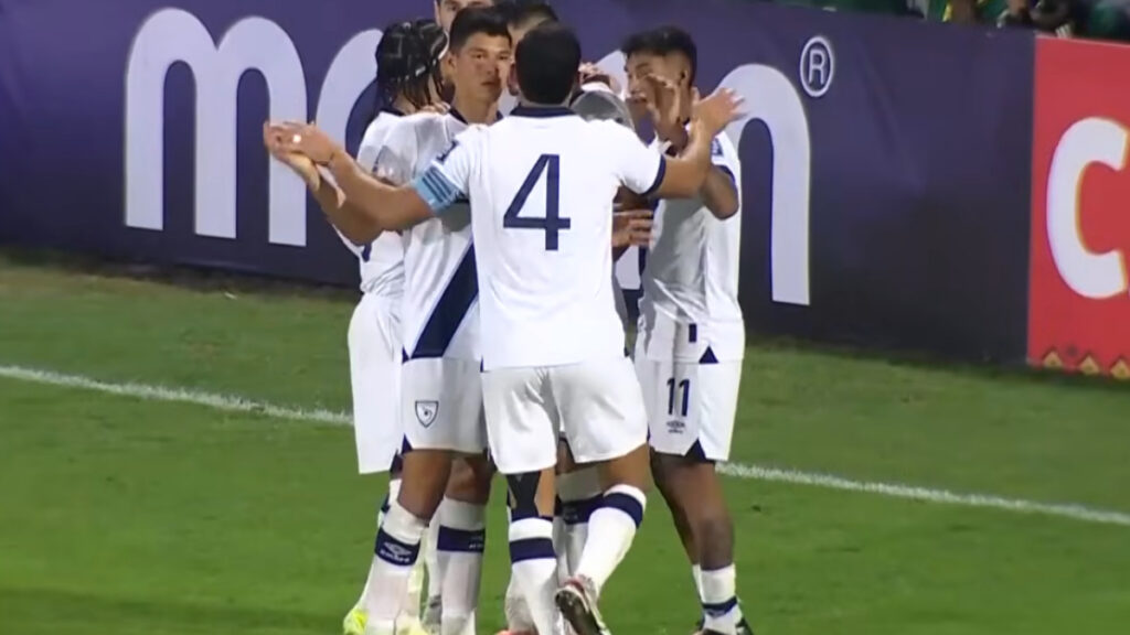 El festejo del primer gol, obra de Lom. (captura Concacaf)