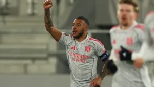 Lyon aplasta al Maccabi con la goleada del torneo y es líder