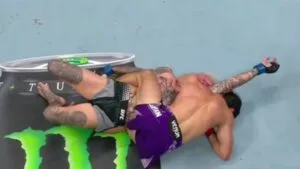 Arman Tsarukyan somete a Dan Hooker y conquista el evento de UFC Qatar