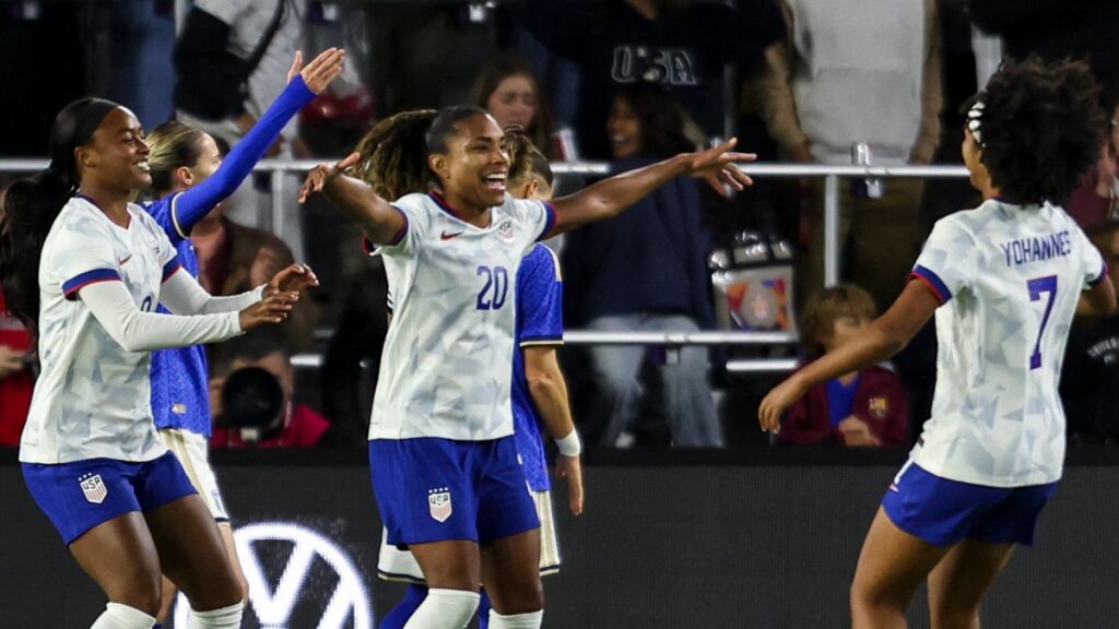 Estados Unidos femenil golea a Italia en el primero de dos amistosos