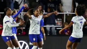 Estados Unidos femenil golea a Italia en el primero de dos amistosos