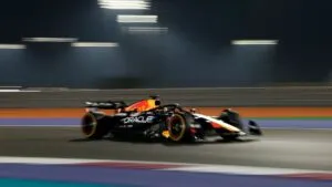Verstappen aprovecha la fallida estrategia de McLaren para alargar la definición del título de la F1