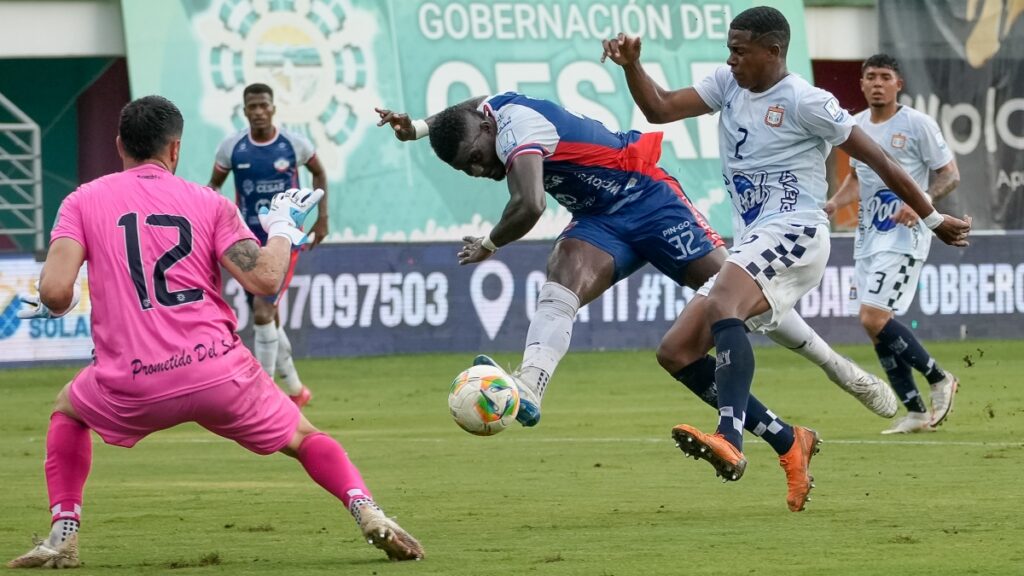 Alianza FC atacando al Boyacá Chicó en Valledupar / Vizzor