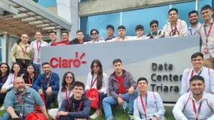 Estudiantes de Ingeniería Electrónica de la UIS visitan el Datacenter Triara Claro en Bogotá
