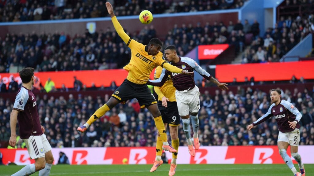 Yerson Mosquera, en actividad Vs Aston Villa