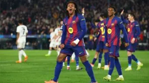 Koundé sostiene al Barcelona, que respira pero sigue fuera del Top 8 en Champions