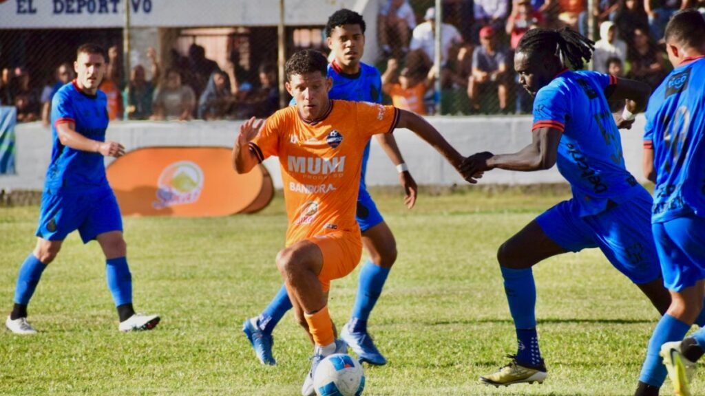 Quejas por el campo de juego de Achuapa | Facebook Achuapa