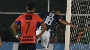 Óscar Santis se burla de Municipal y suma picante a la final con Antigua GFC