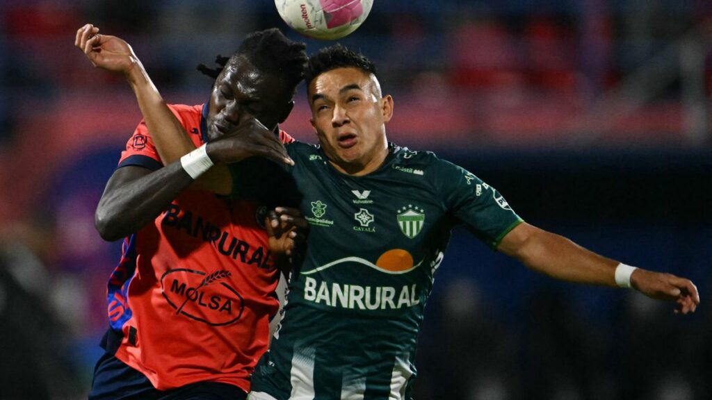 Oscar Santis, figura de Antigua GFC | JOHAN ORDONEZ / AFP