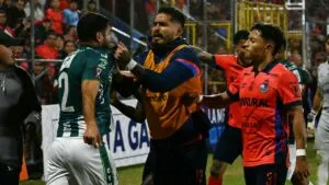 El dardo directo a Comunicaciones de un ex Municipal por la pelea final con Antigua