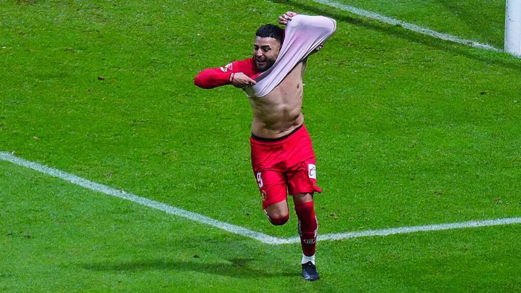 Toluca logró el bicampeonato ante Tigres: Helinho encendió la final, Paulinho empató el global y Alexis Vega selló con penalti.