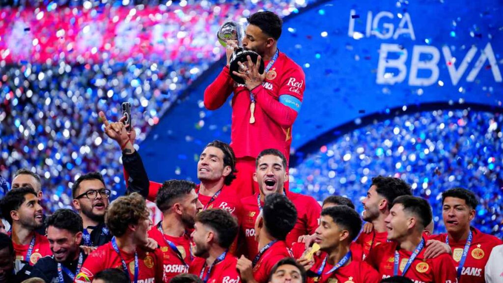 Alexis Vega y el Toluca campeón