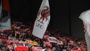 Andy Carroll, exjugador del Liverpool, enfrenta posible prisión por violar una orden de alejamiento