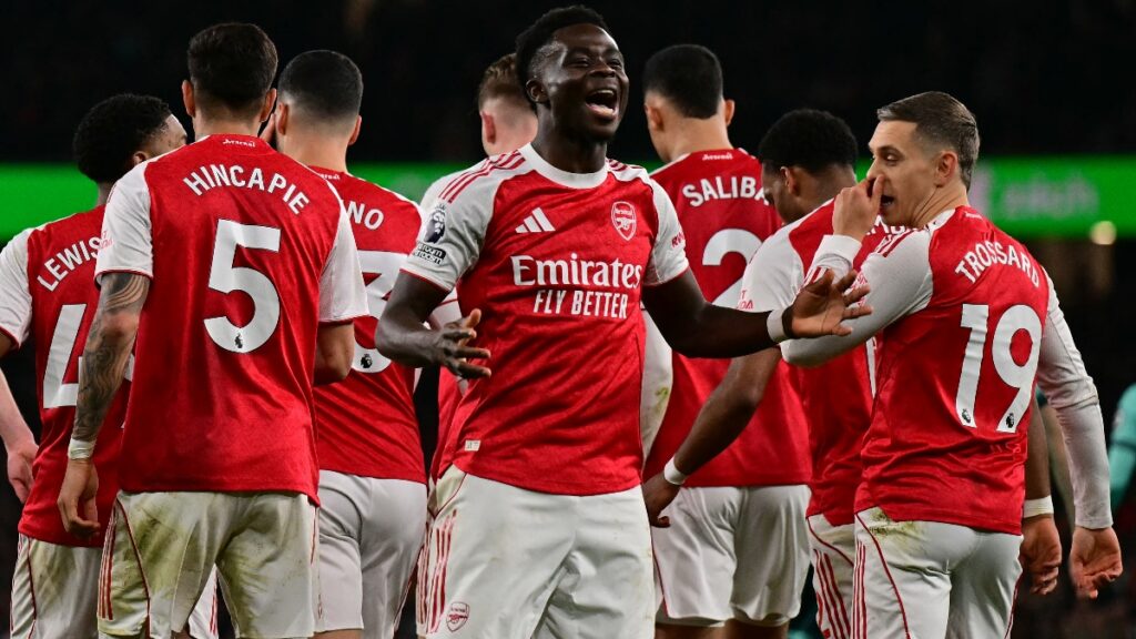 Dos goles en contra del Wolverhampton, le dieron la victoria por dos goles a uno al Arsenal ante los Wolves