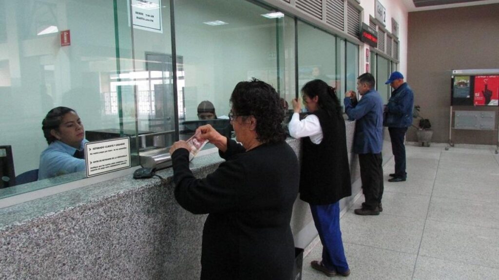 Filas en bancos colombianos.