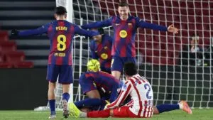 El Barça sigue líder tras remontar ante el Atleti