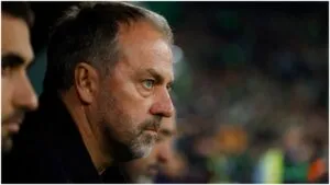 Barcelona buscaría renovar a Hansi Flick para reforzar su autoridad en el vestuario