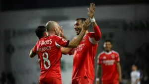 Benfica gana, gusta y golea al Moreirense a domicilio