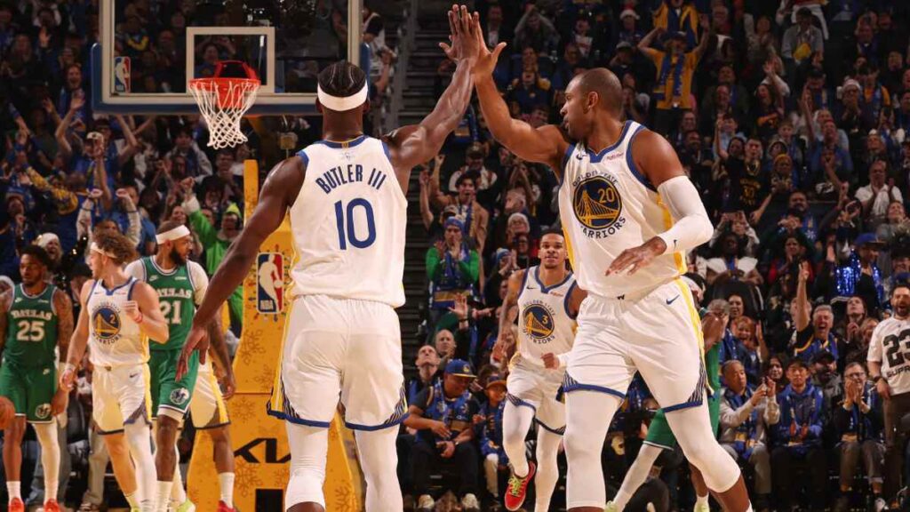 Warriors vence a Mavs en Navidad