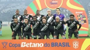 Polos opuestos entre Carlos Andrés Gómez y Carlos Cuesta en la Copa de Brasil