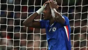 Chelsea sigue encontrar el rumbo en la Premier y empata  en casa para despedir el 2025