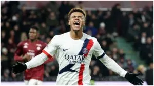 El PSG padece ante el Metz, pero rescata un triunfo clave rumbo al liderato