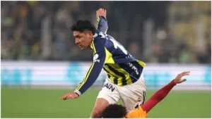 El Fenerbahce de Edson Álvarez aplasta al Konyaspor y mete presión en la Superliga de Turquía
