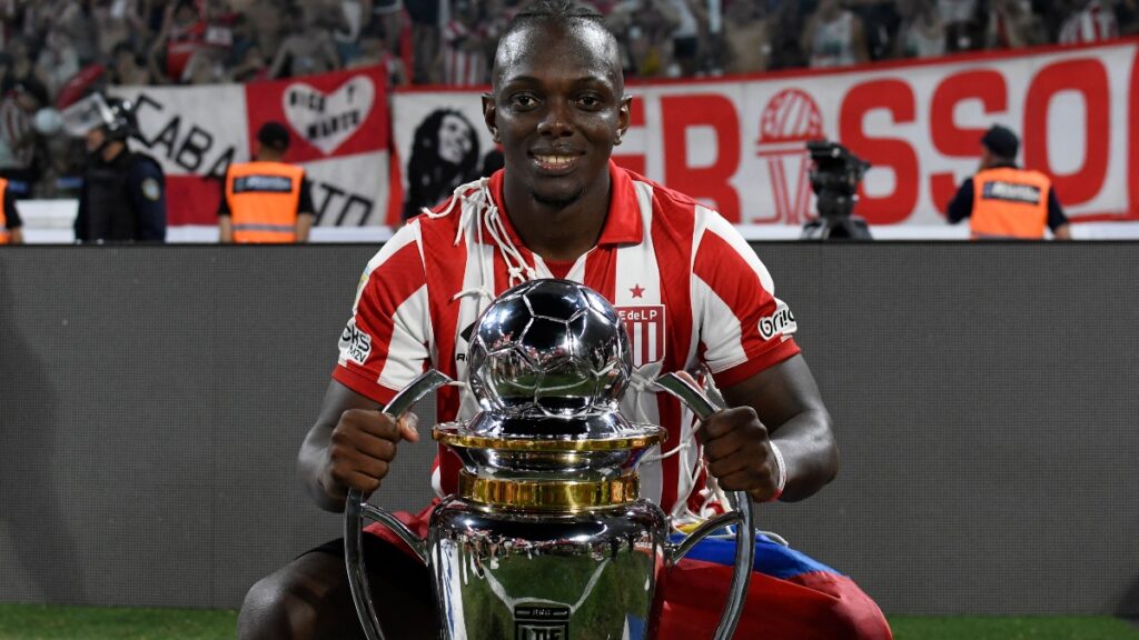 Edwuin Cetré se coronó campeón con Estudiantes de La Plata y fue elegido el mejor jugador de la Liga Argentina.