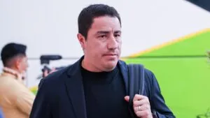 Efraín Juárez asume el control total deportivo en Pumas tras la salida de Mejía Barón y Saracho