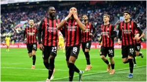 Milan se impone al Hellas Verona y mantiene viva la lucha con el Inter en la Serie A