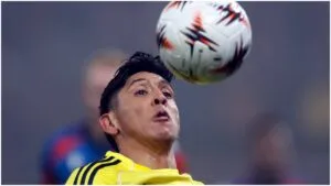 Fenerbahce empata con Galatasaray pese al gol anulado en una jugada donde intervino Edson Álvarez